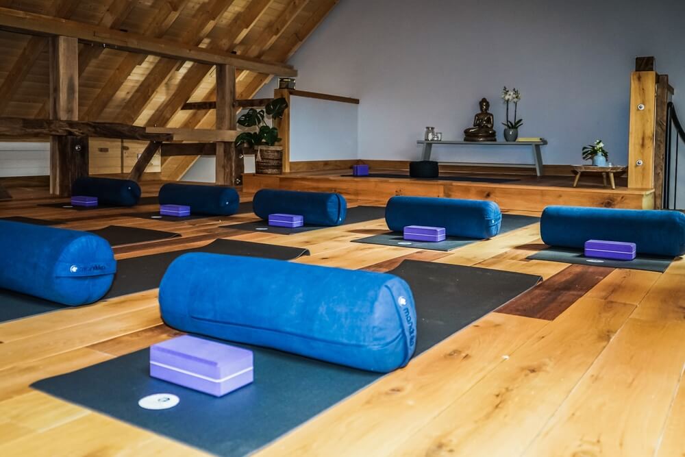 yoga-studio-with-mats-and-bolsters-2026-01-07-00-32-56-utc.jpg